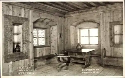 Ak Niederdorf im Pustertal Südtirol, Innenansicht Gerichtsstube, Volkskunstmuseum