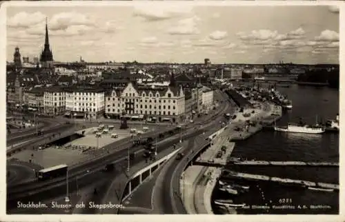 Ak Stockholm Schweden, Stadtansicht mit Hafen, Booten, Straßen und Kirchen
