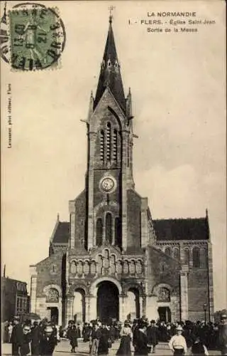 Ak CGT Dampfer Normandie, Église Saint Jean, Ausgang der Messe, Menschenmenge,  