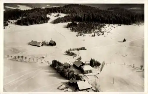 Ak Thurner St. Märgen im Schwarzwald, Fliegeraufnahme, Gasthof und Pension auf dem Thurner, Winter