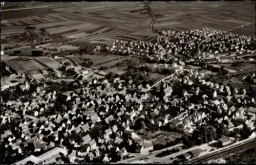 Ak Ditzingen in Württemberg, Luftaufnahme von  Wohngebiete und Felder, schwarz-weiß