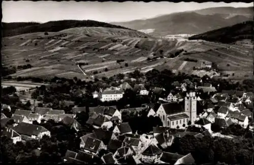 Ak Kirchhofen Ehrenkirchen im Breisgau, Landschaftsaufnahme, Stadtansicht mit Kirche und Häusern,