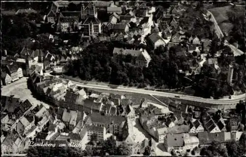 Ak Landsberg am Lech Oberbayern, Luftaufnahme von  Stadtansicht, viele Gebäude