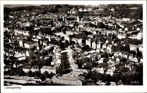 Ak Ludwigsburg in Württemberg, Luftaufnahme von   Architektur, Stadtansicht, Schwarz-Weiß