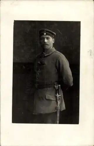 Foto Ak Deutscher Soldat in Uniform, Portrait