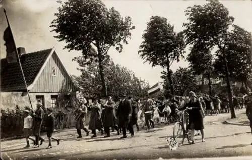 Foto Ak Einfeld Neumünster in Holstein, Ringreiten, Festzug