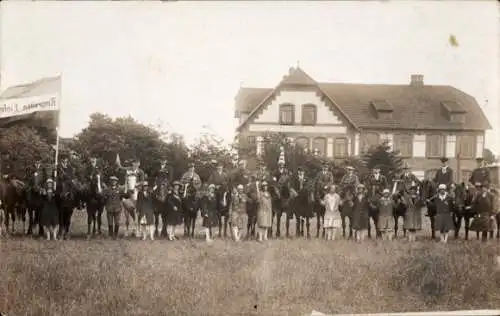 Foto Ak Einfeld Neumünster in Holstein, Ringreiten, Gruppenbild, Reiter