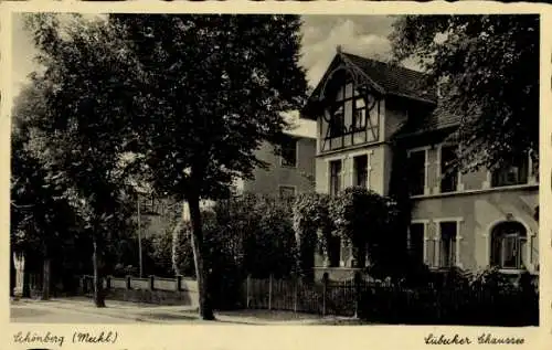 Ak Schönberg in Mecklenburg, Schönberg, Lübecker Chaussee, Stadthaus, Bäume,  Architektur