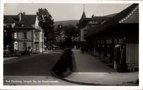 Ak Świeradów Zdrój Bad Flinsberg Schlesien, an der Kurpromenade