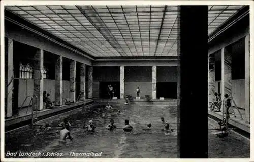 Ak Lutynia Leuthen Lądek Zdrój Bad Landeck Schlesien, Thermalbad, Schwimmer im Wasser, große F...