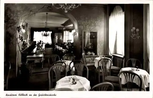 Ak Berlin Charlottenburg, Gemütliches Café, Tische eingedeckt, Wandverkleidung, Schöne Fenster...