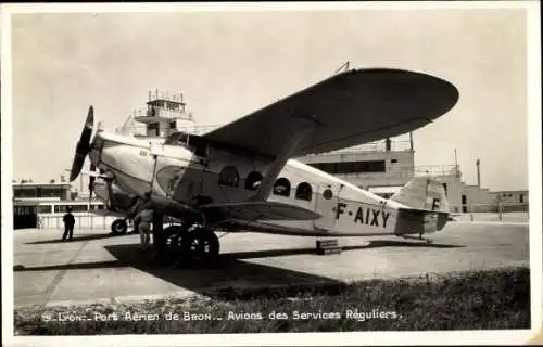 CPA Lyon, Port aerien de Bron, Avions des Services Réguliers