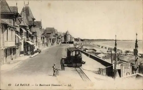 Ak La Baule Loire Atlantique, Boulevard Hennecart, Straßenszene,  Architektur
