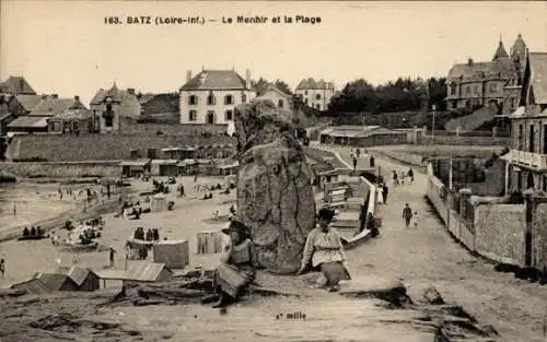 Ak Batz sur Mer Loire Atlantique, Menhir, Strand, Menschen, Küstenarchitektur, Schwarz-Weiß