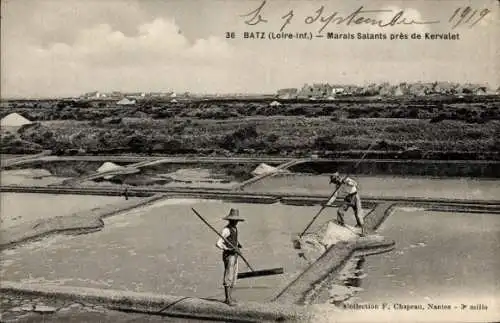 Ak Batz sur Mer Loire Atlantique, Marais Salants près de Kervalet, zwei Arbeiter, Salzgärten