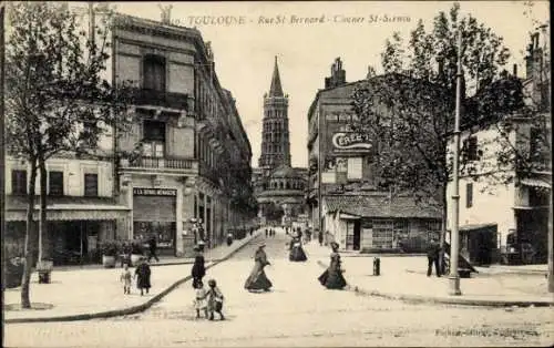 Ak Toulouse Haute Garonne, Strasse mit Menschen, Bäume,  Gebäude, Glockenturm