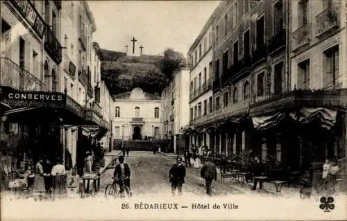 Ak Bédarieux Hérault, Hôtel de Ville, Straßenansicht, alte Gebäude, Menschen auf der Straße