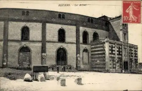Ak Béziers Hérault,  Les Arènes, Gebäude, Menschen,  Atmosphäre