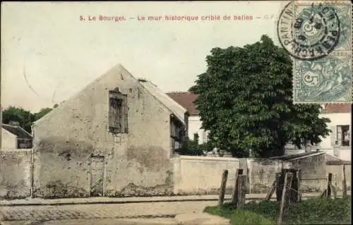 Ak Le Bourget Seine Saint Denis, Le mur historique criblé de balles, G.F, Gebäude, Baum