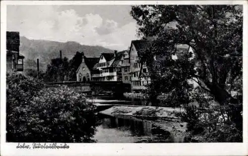 Ak Calw im Schwarzwald, schwarz-weiß Bild, alte Häuser, Fluss, Baum, Gebirgshorizont