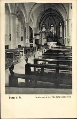 Ak Burg bei Magdeburg, Innenansicht der St. Johanneskirche, Holzbänke, Fenster, gotische Architek