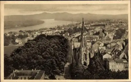 Ak Bonn am Rhein, Stadtansicht, Kirchengebäude, Flusslandschaft, hügelige Umgebung