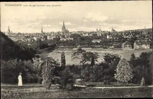 Ak Hildesheim in Niedersachsen, Panoramablick auf  Kirchen und Häuser