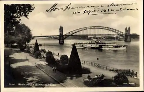 Ak Bonn am Rhein, Rheinbrücke, Rheinanlagen, Schiff auf dem Rhein, Menschen, Park