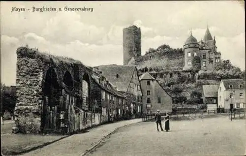 Ak Mayen in der Eifel, Burgfrieden, Genovevaburg,  Architektur, Menschen auf der Straße