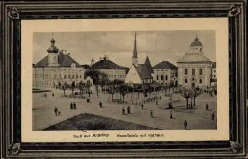 Ak Altötting in Oberbayern, Kapellplatz, Rathaus, Menschen,  , Schwarz-Weiß-Bild