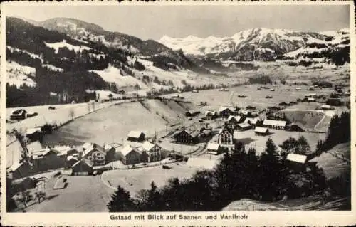 Ak Gstaad Saanen Kanton Bern, Schneebedeckte Berge, malerische Landschaft, Siedlung, Winterlandsc