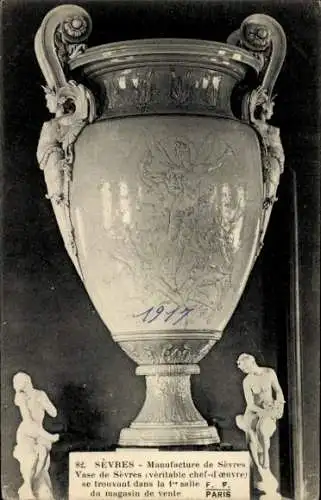 CPA Sèvres Hauts-de-Seine, Manufacture de Sèvres, Vase