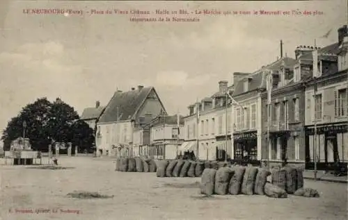 Ak Le Neubourg Eure, Marktplatz, alte Gebäude, Markt am Mittwoch, wichtig in der Normandie