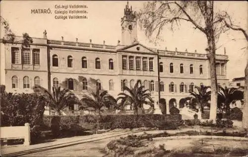 Ak Mataró Katalonien, Schule Valldemia, Gebäude mit Uhrturm, Palmen, Garten