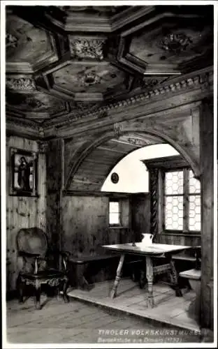 Ak Absam in Tirol, Blick ins Tiroler Volkskunstmuseum, Barockstube aus Dimaro