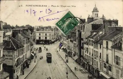 Ak Fontainebleau Seine et Marne, Platz de Etape aux Vins, Straßenbahn, alte Gebäude