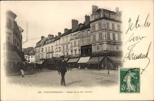 Ak Fontainebleau Seine et Marne, Stadtansicht,  Architektur, Straßenverkehr, Menschen, Geschäfte
