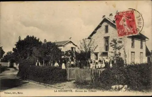 Ak La Rochette Savoie, Haus, Garten, Menschen, zaun, Bäume