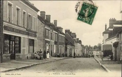 Ak Voulx Seine et Marne, Straße La Grande-Rue,  Gebäude, viele Menschen, Pferd und Wagen
