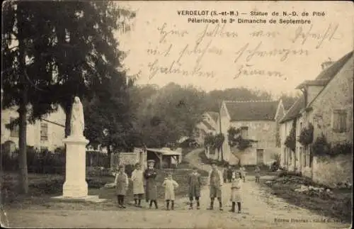 Ak Verdelot Seine et Marne, Statue N.-D. de Pitié, Pèlerinage 3. Sonntag im September