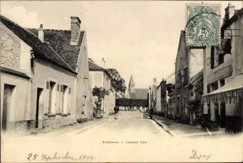 Ak Varennes Aisne, Strasse in  Häuser und Kirche,  