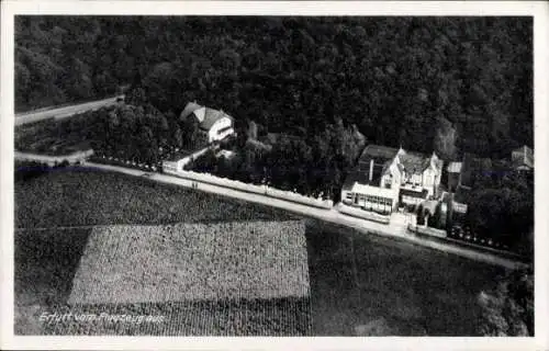 Ak Erfurt in Thüringen, Luftbild von  Gebäude, Felder, Straße