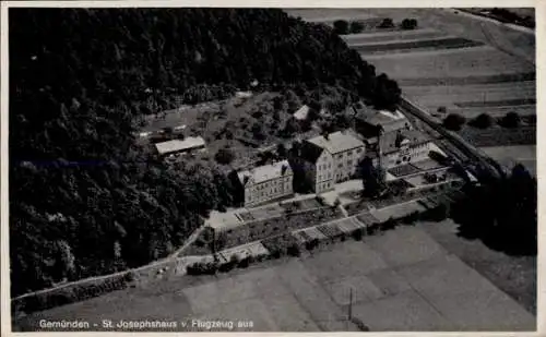 Ak Gemünden Wohra in Hessen, Luftaufnahme des St. Josephshauses, umliegende Felder, Bäume