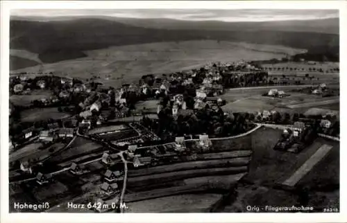 Ak Hohegeiß Braunlage im Oberharz, Luftaufnahme von  Harz, 642 m ü. M., hübsche Häuser, umliegend