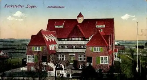 Ak Lockstedt in Holstein, Lockstedter Lager, Soldatenheim, rotes Gebäude, Landschaft im Hintergru