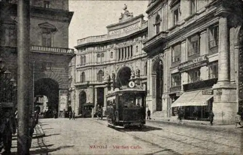 Ak Napoli Neapel Campania, Straße mit Tram,  Architektur, Menschen, Werbung