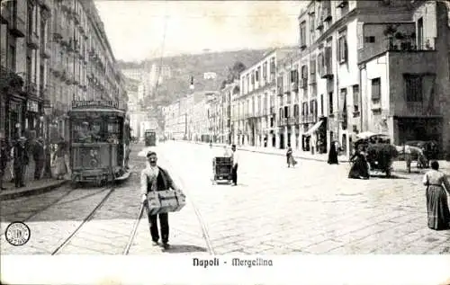 Ak Napoli Neapel Campania, Straße in  Straßenbahn, Personen,  Architektur