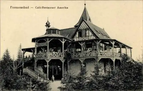 Ak Františkovy Lázně Franzensbad Region Karlsbad, Café-Restaurant Amerika, Gebäude mit vielen Fen