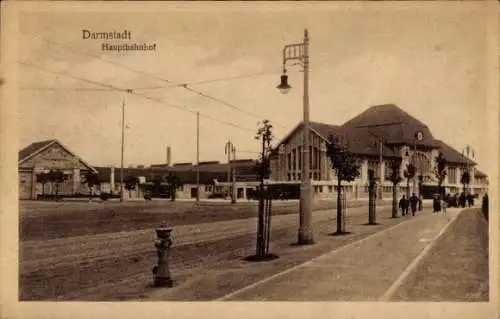 Ak Darmstadt in Hessen, Hauptbahnhof, Gebäude, Straßenansicht, Bäume, Fußgänger