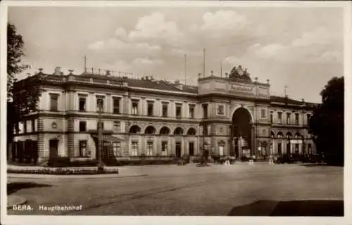 Ak Gera in Thüringen, Hauptbahnhof   Architektur, Wolken am Himmel